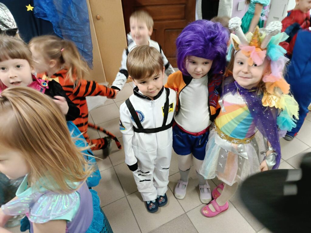 637711178 122192640152491829 7040439171560780677 N